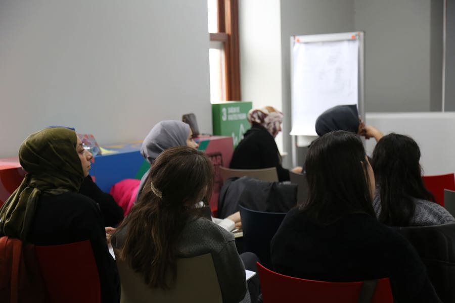 Yerel Yönetimlerde Çocuk Kütüphaneleri Eğitimi Gerçekleştirildi}