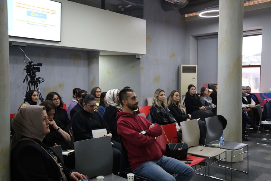 Yerel Yönetimlerde Çocuk Kütüphaneleri Eğitimi Gerçekleştirildi}