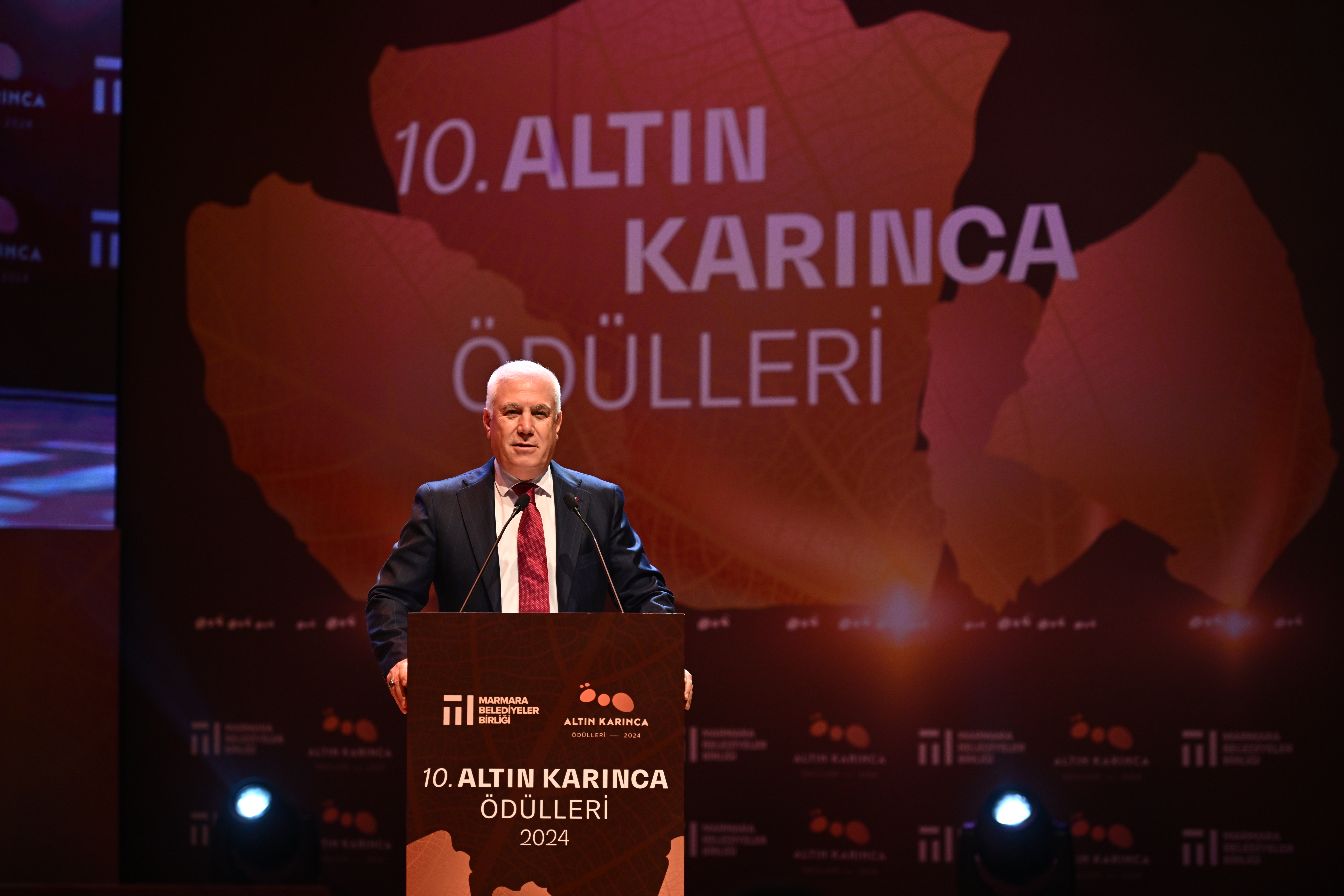 10. Altın Karınca Ödülleri Sahiplerini Buldu}