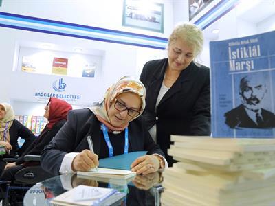 Türkiye'nin İlk Yerel Yönetimler Kitap Fuarı Gerçekleştirildi}